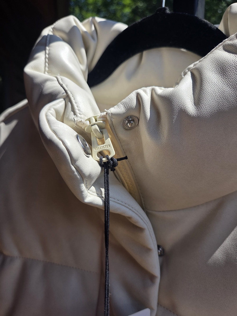 Hollister Cream-Beige Cropped Puffer Jacket - Picture 2 of 6
